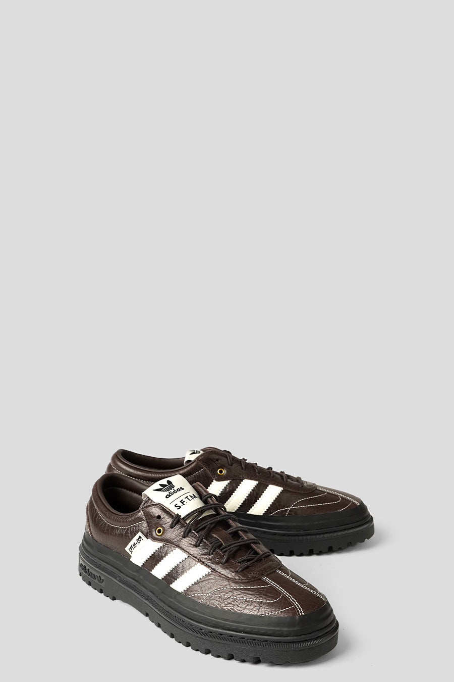 ADIDAS - SNEAKERS SAMBA LX FREIZEIT SFTM AURORA COFFEE, OFF WHITE ET CORE BLACK - LE LABO STORE