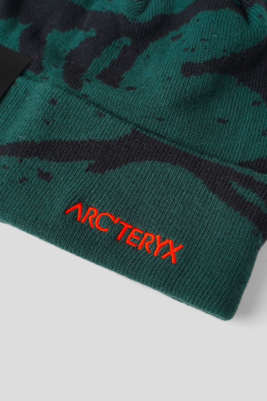 Arc'teryx - EDEN AND BLACK GROTTO BEANIE - LE LABO STORE
