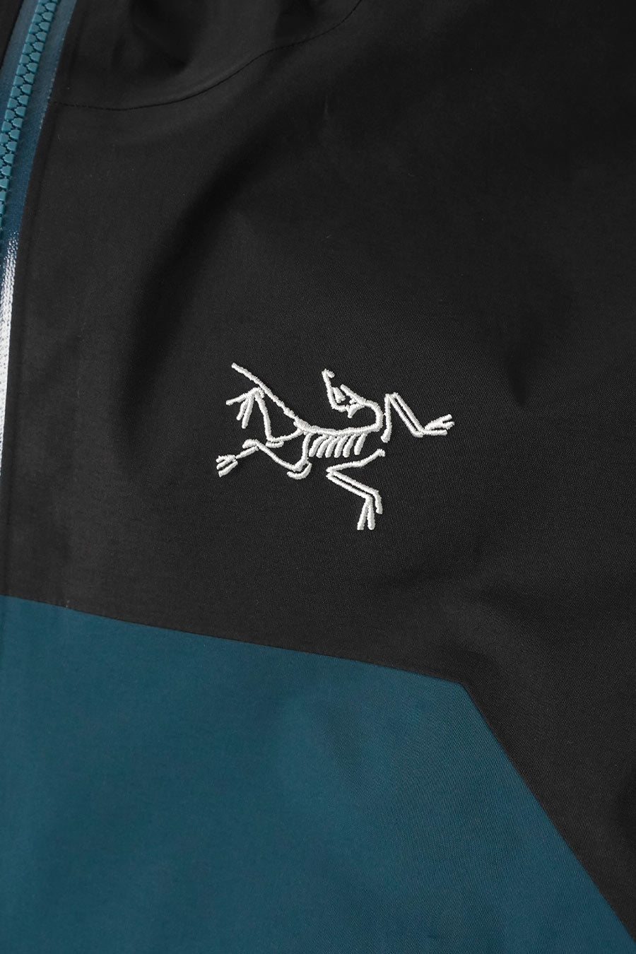 Arc'teryx - BLACK AND BLUE BETA JACKET - LE LABO STORE