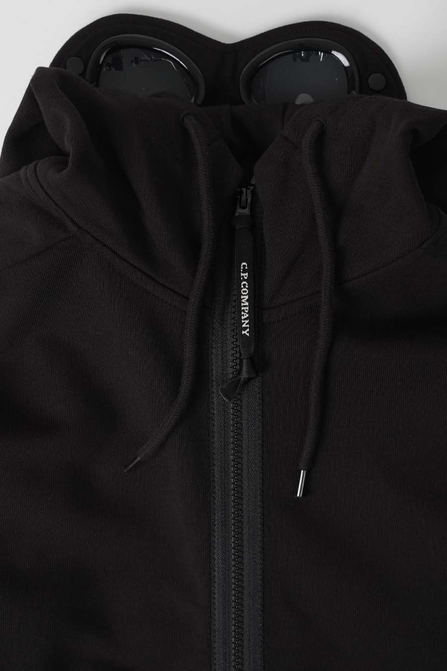 CP COMPANY - HOODIE ZIP GOGGLE DIAGONAL RAISED FLEECE NOIR - LE LABO STORE