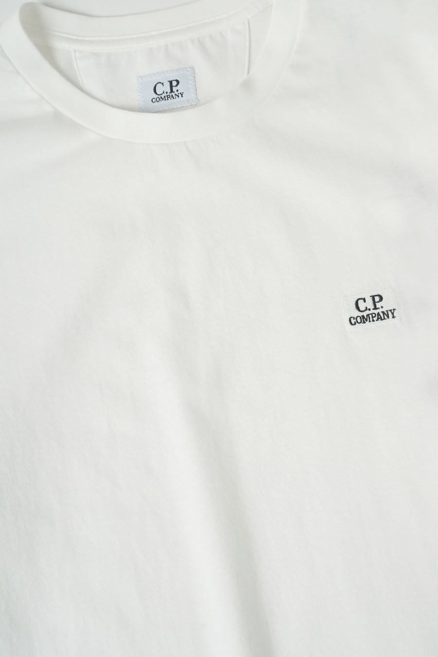 CP COMPANY - T-SHIRT IN JERSEY 30/1 LOGO PATCH BLANC - LE LABO STORE