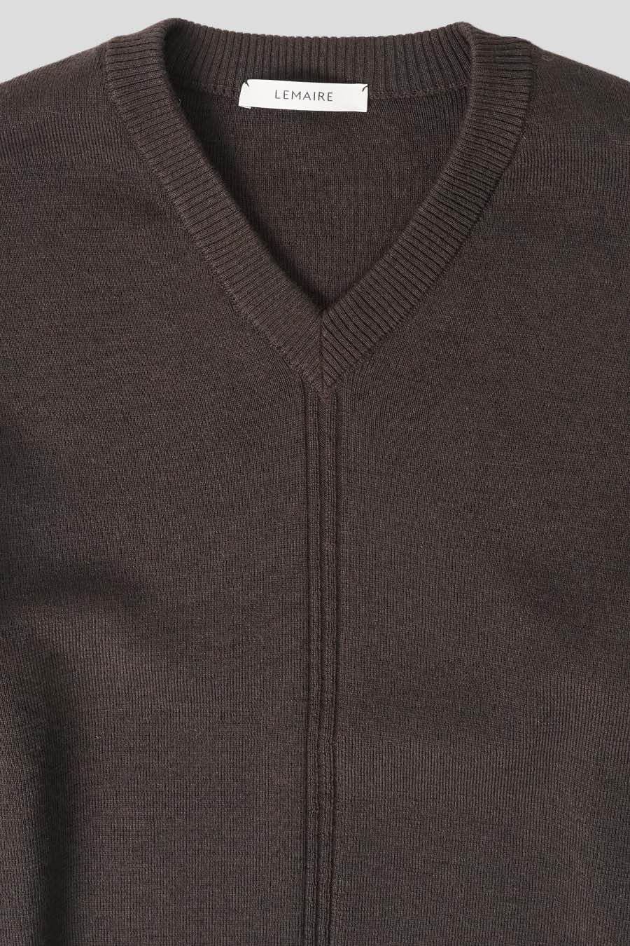 LEMAIRE - PULL À ENCOLURE EN V CACAO FONCÉ - LE LABO STORE
