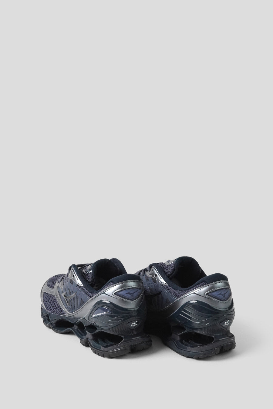 Mizuno - SNEAKERS WAVE PROPHECY LS ODYSSEY GRAY, BLACK ET METALLIC GRAY - LE LABO STORE