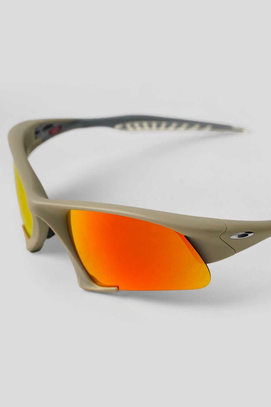 OAKLEY - LUNETTES SUTURE JACKET MATTE SAND ET PRIZM RUBY - LE LABO STORE