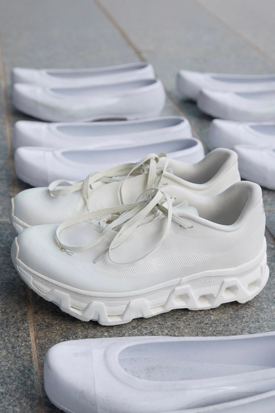 ON - WHITE W CLOUDMONSTER HYPER X PAF SNEAKERS - LE LABO STORE