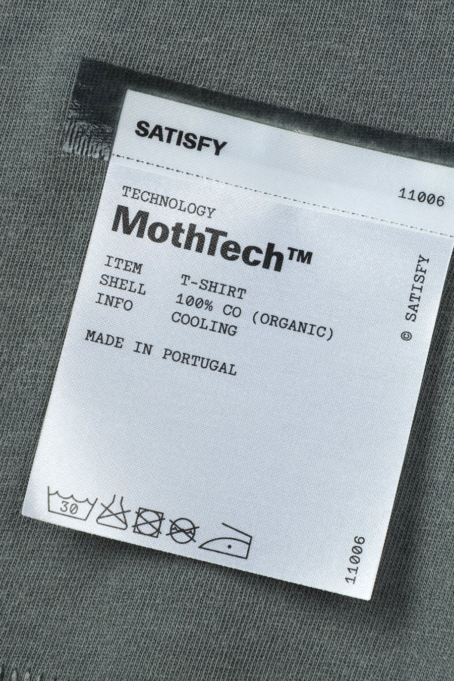 SATISFY - T-SHIRT MOTH TECH LOGO RUNNING NOIR DÉLAVÉ - LE LABO STORE