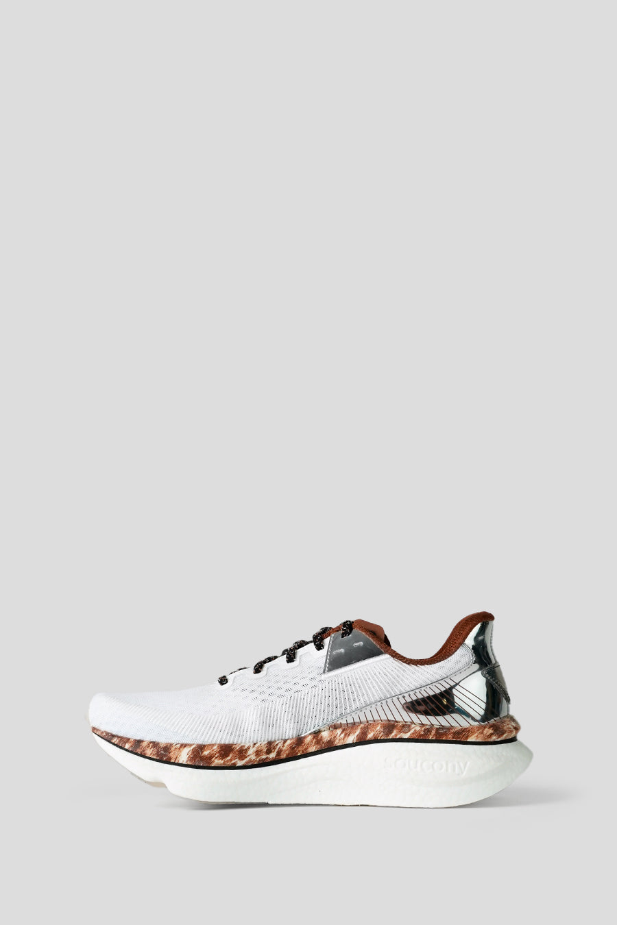 Saucony - SNEAKERS ENDORPHIN ARURA WHITE ET CHROME - LE LABO STORE