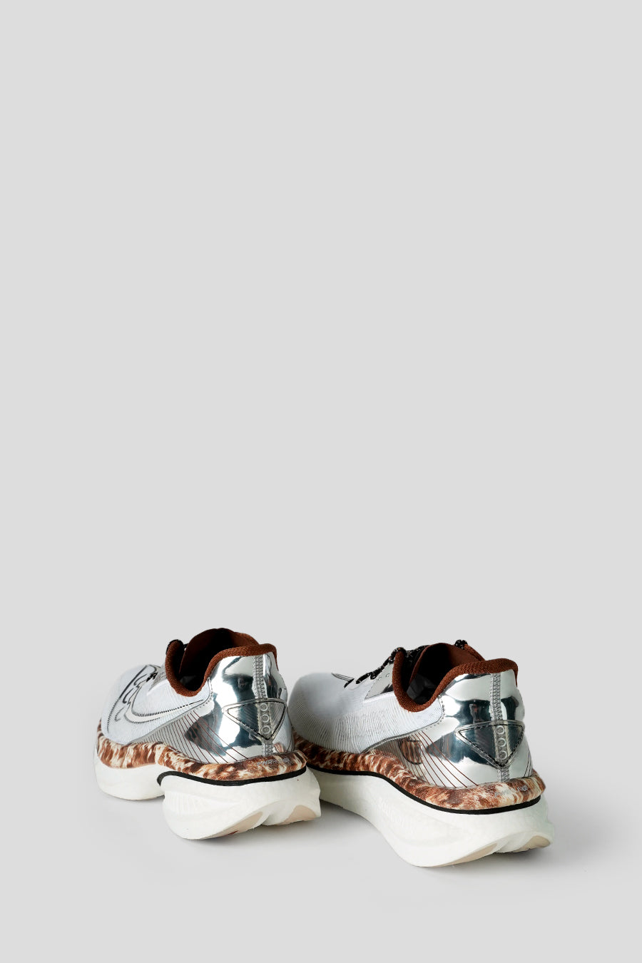Saucony - SNEAKERS ENDORPHIN ARURA WHITE ET CHROME - LE LABO STORE