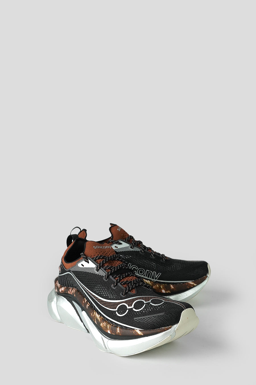 Saucony - SNEAKERS ENDORPHIN ELITE 3 BLACK ET CHROME - LE LABO STORE