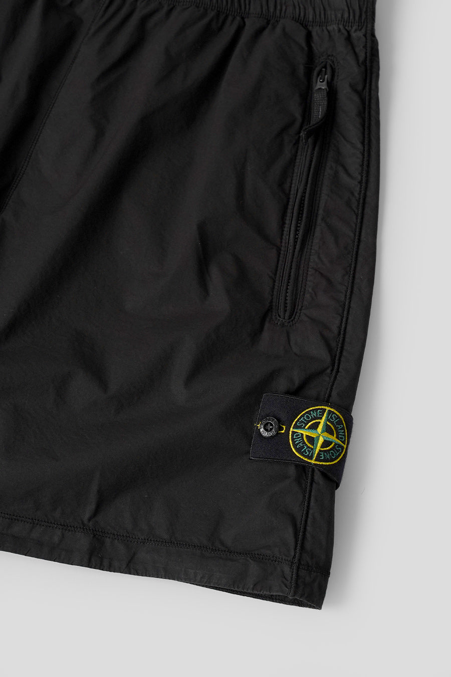 Stone Island - BLACK PARACADUTE SHORTS - LE LABO STORE