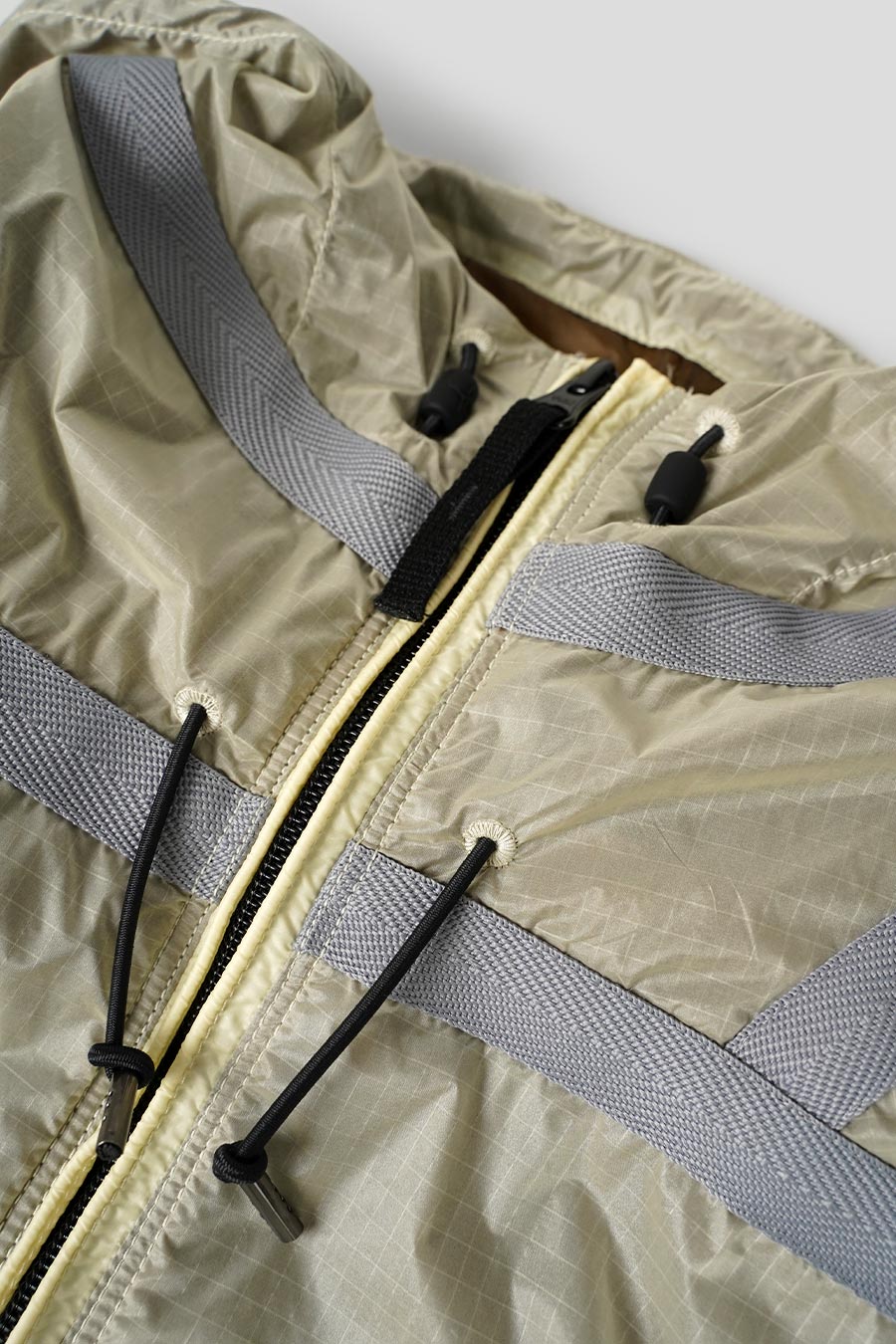 Stone Island - VESTE RIPSTOP LIGHT HT NYLON JAUNE ET GRISE - LE LABO STORE