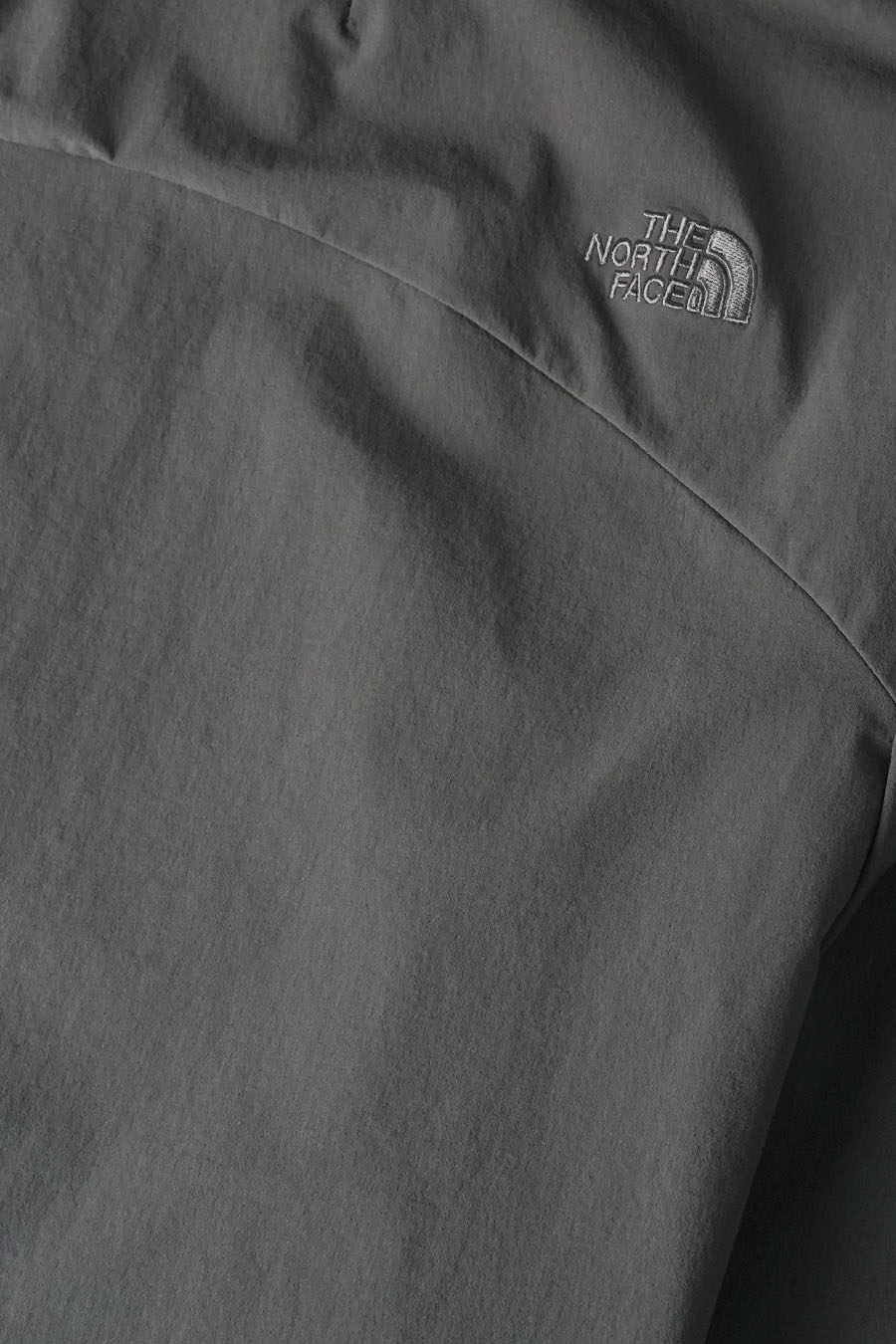 The North Face - TNF TECH WOVEN JACKET CHARCOAL - LE LABO STORE