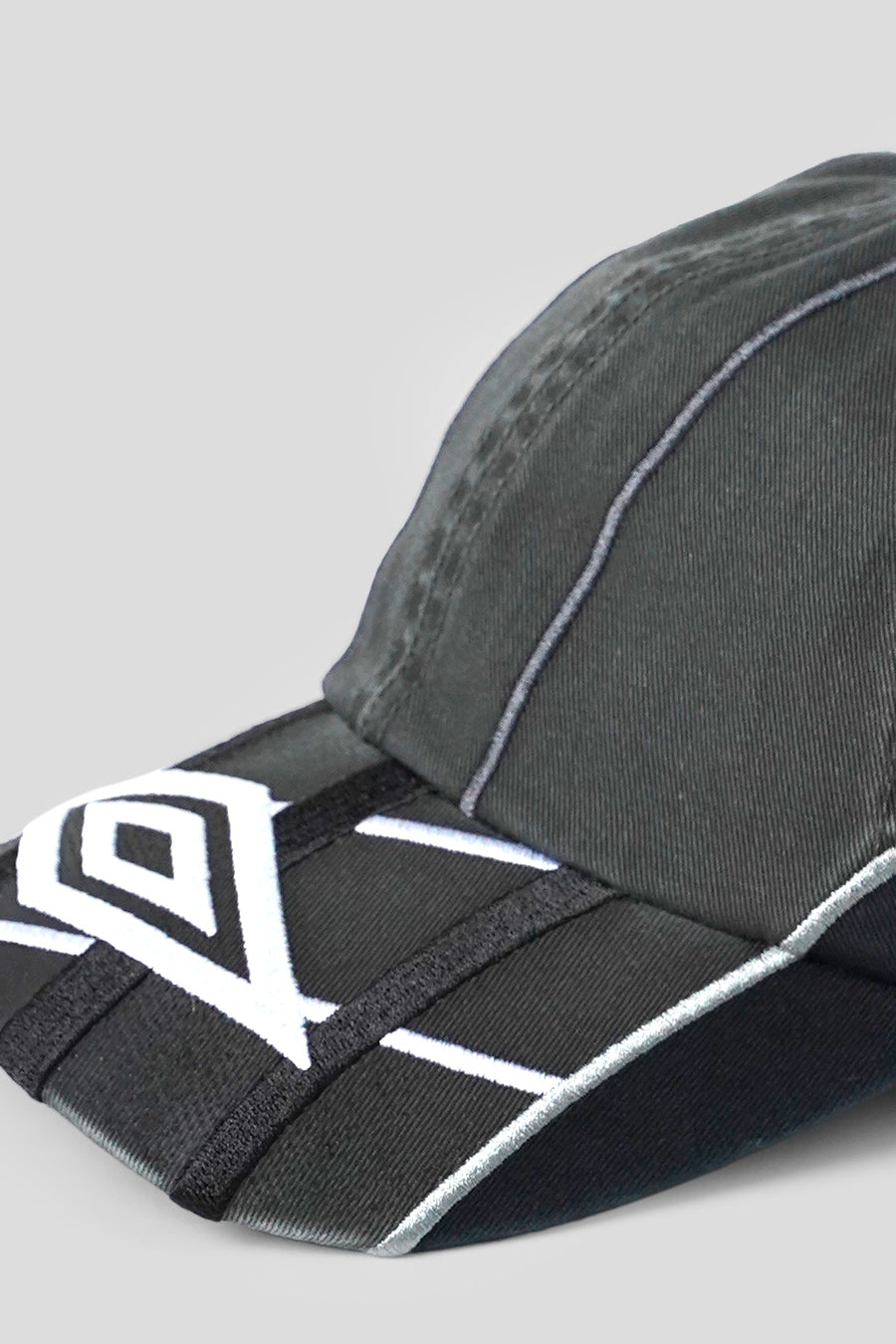 Umbro - CASQUETTE GOALKEEPER GRISE FONCÉE - LE LABO STORE
